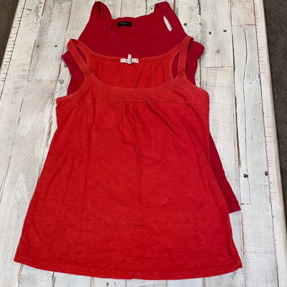 2 GUC Women’s Md Red Tank Tops
